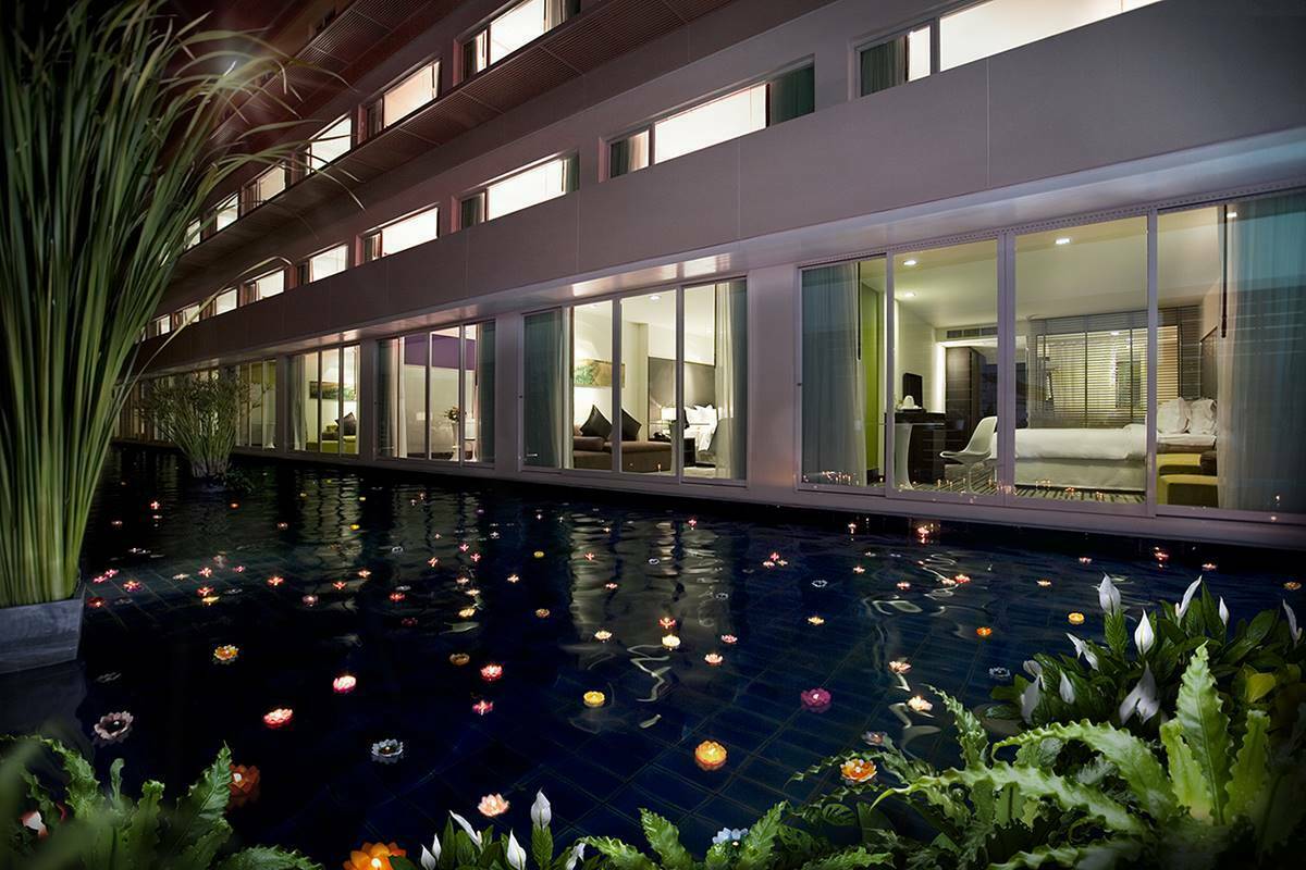 A One Bangkok Hotel Deluxe Aqua View-02